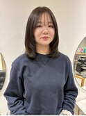 ミディアムレイヤークビレヘア顔周りカットオリーブベージュ人気