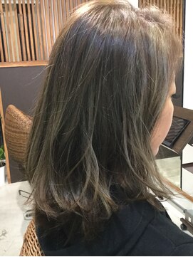 コマ(coma) 【coma中野】アッシュ系ハイライトを使った外国人風スタイル