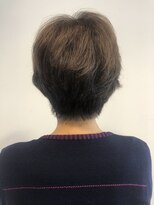 サヴォイ ヘア ドレッシング(SAVOY HAIR DRESSING) トップにボリュームを出したショートスタイル。