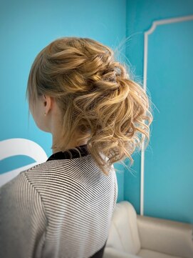 ムーンロータス(Moon Lotus) 短い髪でもふわふわポニーテール