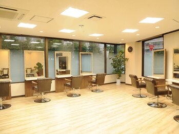 美容室ティービーケー 竹ノ塚店(TBK)の写真/お客様の居心地の良さを大切にした空間＊上質な空間で、心も体もリラックスしてください♪
