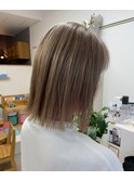 ムラを補正した透明感シルバーベージュ