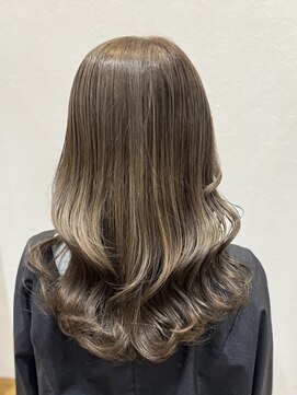 ナチュラルハイライトで白髪ぼかしにも♪