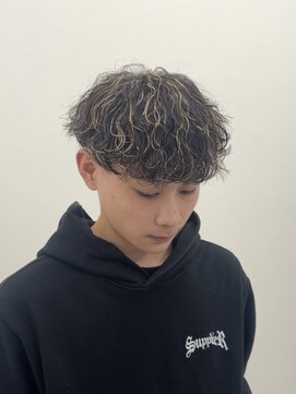 アウラ(AURA) ハイライト/メッシュ/波巻きツイストスパイラル/ブリーチ