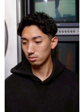 チルチェア 横浜(CHILL CHAIR) ツーブロック×テーパーフェード×ルーズバックパーマ <横浜駅>