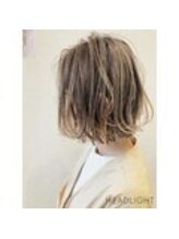 透明感もお洒落度もUPさせるなら「ハイライト」