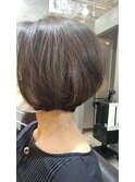 秋オススメ、落ち着きのある大人のショートボブ