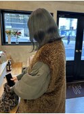 オリーブグレージュ