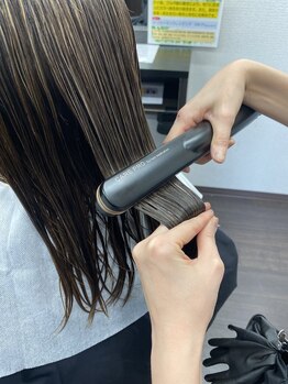 アットユープラス イオン尾平店(at-U plus)の写真/こだわりの商材でカラー後の仕上がりをよりキレイに…♪髪の内部から補修して潤いたっぷりのうるツヤに☆