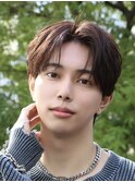 メンズヘアショートセンターパートナチュラルワックスなし