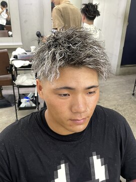 フライ 東通り店(Frei) アップバングホワイト