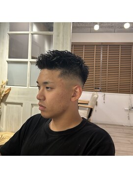 リノショアーズ ショウナン 辻堂店(RinoShores SHONAN) ワイルドアップバング/スキンフェード/束間/流行