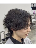 ザ クロー(THE CROW) センターパートウルフ×波巻きパーマ