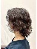 人気の縦落ちパーマ スパイラル巻きで動く大人メンズボブ