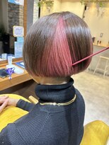 フルール(Fleur)&nbsp;ワンレンボブ　刈り上げ　アンブレラカラー　ピンクカラー