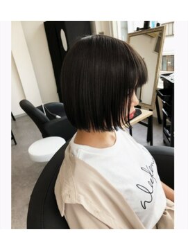 美容室 イズ 館林店(Iz) ダークグレー_ハイライトカラー_セミウェットウェーブ_ボブルフ