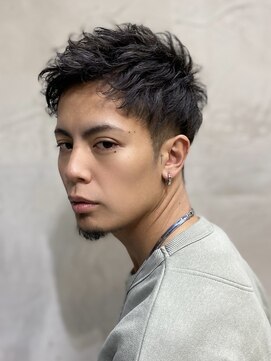 ルーツ(ROOTS) 男の色気をUPする刈り上げベリーショート