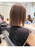 スリークボブ/白髪ぼかしハイライト/切りっぱなしボブ