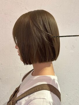 ルーム(Loom.) ハイトーンボブぱっつん前髪ボブミニボブ切りっぱなしボブ
