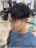 横浜ツイスパ波巻きパーマメンズマッシュウルフ刈り上げなし