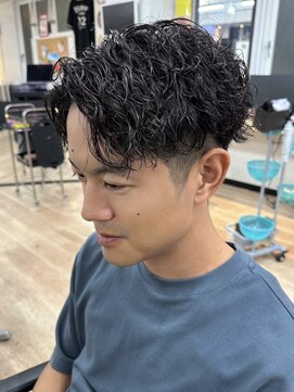 ウェイビーエフティフィフス 横浜西口(WAVEY ft.fifth) 横浜ツイスパ波巻きパーマメンズマッシュウルフ刈り上げなし