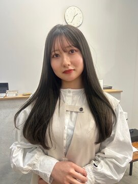 リンダ ルーナ(LINDA Luna) ロングヘア/ローレイヤー/オリーブ/オリーブカラー/北12条/札幌