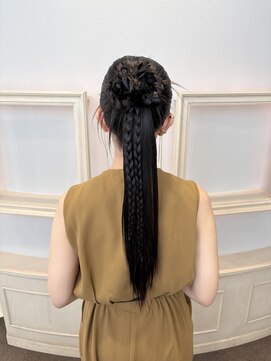 ラッド(Rad) 個性派タイトポニーテールアレンジ.