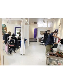 非日常の空間で心も髪もリフレッシュ♪丁寧なカウセリングであなたのお悩みをご相談ください