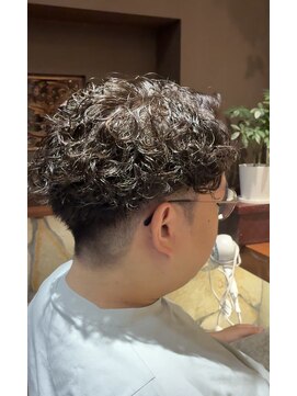 ヘアリゾート粋 ドゥオ 新宿南口店(dua) ハードスパイラルパーマ グレージュカラー