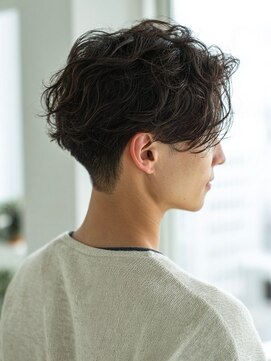 トリッカバルコニー ハヤマ(tricca Balcony Hayama) メンズショート/ツーブロック/無造作パーマ/清潔感