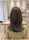 シンプルミディアムにワンポイントのイヤリングカラー☆