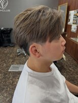 オークラブヘアースタジオ(O-CLUB hairstudio) センターパートハイトーングレージュ