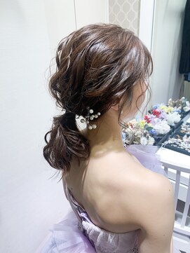 ブラウ ネイル パーティー(Blau Nail Party) ふんわりローポニー