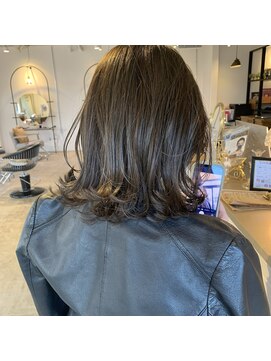 ジジ フルアヘッド(Gigi fullahead) 透明感たっぷり抜け感ミディ