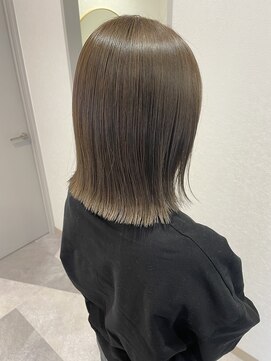 エミィ(emii.) きりっぱなし/アッシュベージュ/赤み消しカラー