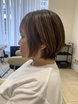 アッシュ 仙川店(Ash) 40代50代60代大人ひし形丸みショートボブ白髪ぼかしハイライト