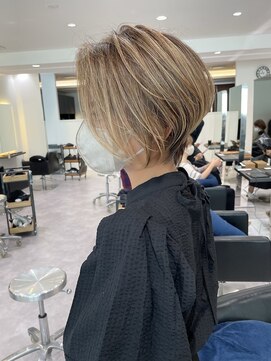 バンプ ギンザ(BUMP GINZA) 30代40代50代白髪染め銀座絶壁解消小顔ショートヘア伊