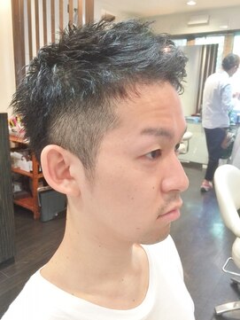 オムヘアーバイグルーマーズ(HOMME HAIR by GROOMER/S) ウルフモヒカン・2ブロックデザインボウズ・Hommehair2nd
