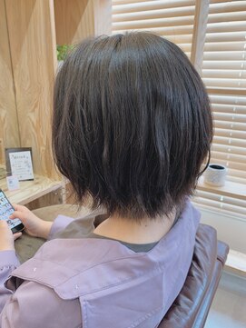 アドラーブル 長岡新保店(adorable) 【フリンジウェーブ】 切りっぱなしボブ 10代20代