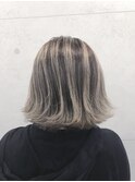 ベージュ ボブ_オリーブカラーハイライトカラー