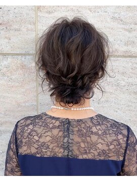 アイユー(ii+U) シニヨンスタイル　ヘアセット　大人可愛い　上品　セット