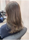 オリーブベージュ