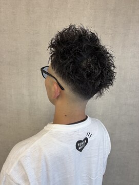 トリコ(ToricO) フェードカット　ツイストスパイラル　ピンパーマ　刈り上げ
