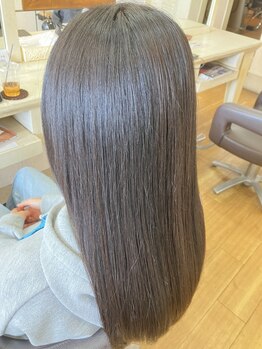 【髪質改善】自然に馴染み、質感やツヤが生まれるナチュラルストレート！“今までの縮毛矯正とは違う”