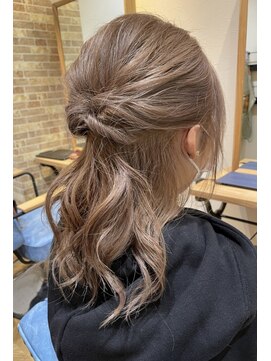 アクロスヘアーデザイン 武蔵小杉店(across hair design) 全頭ダブルカラー  ミルクティーベージュハーフ ハーフアップ