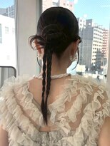 ロイオブジゼル(roi of GiseL) ヘアアレンジ カチモリ 編みおろしツイン お団子 結婚式 披露宴