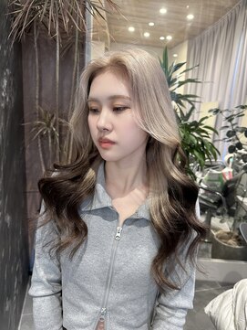 アニュー(A'nyu) ホワイトベージュのルーツカラー