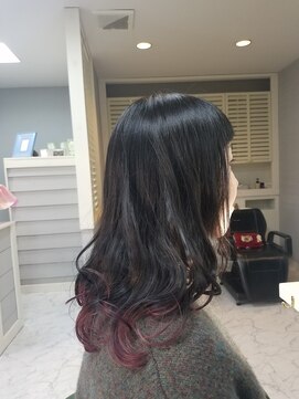 ノラ(Norah) 春をお迎え鮮やか裾カラー!