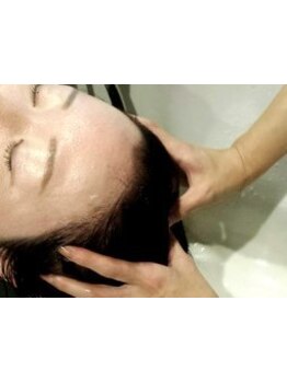 【なんばCITY本館B2F】オージュア使用の贅沢スパ。落ち着くシャンプーブースでリラックス…