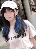 インナーカラーブルー × キャップコーデ